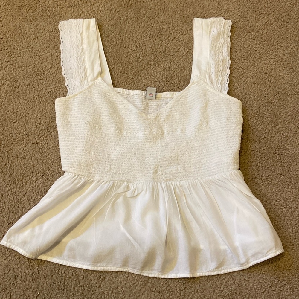 Old navy white top
Size: L